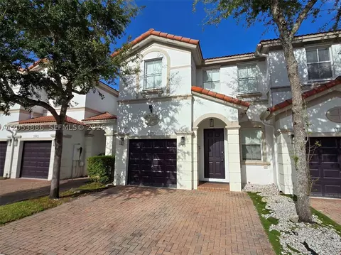 7831 NW 107th Ct, Doral, FL 33178