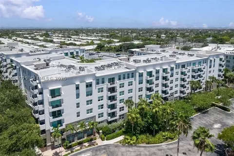 2421 NE 65th St #217, Fort Lauderdale, FL 33308