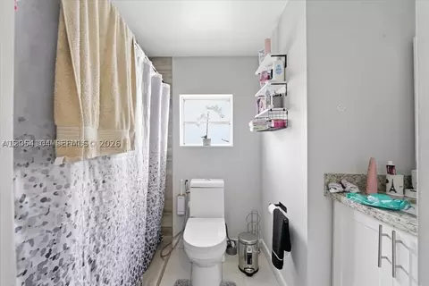 Bath - Undisclosed, Hialeah, FL 33013 photo 2 of 3