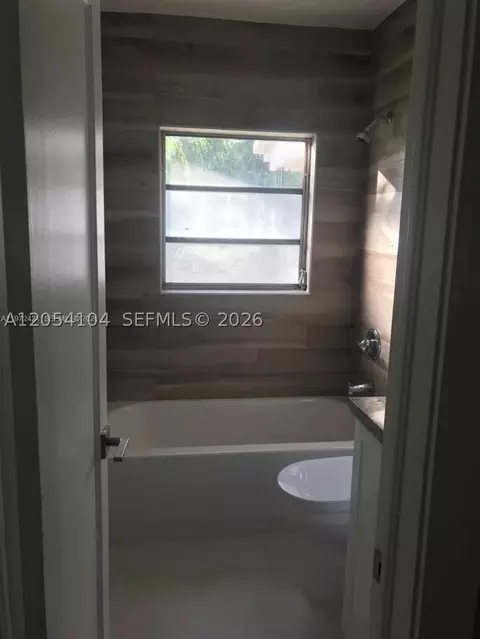Bath - Undisclosed, Hialeah, FL 33013 photo 1 of 3