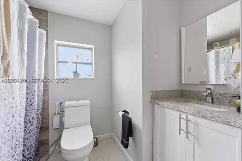 Bath - Undisclosed, Hialeah, FL 33013 photo 3 of 3