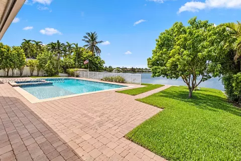 1053 SW 113th Way, Pembroke Pines, FL 33025