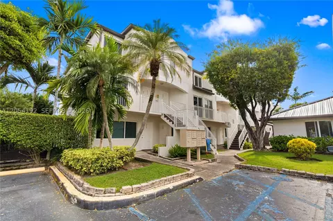 8585 NW 6th Ln #9-208, Miami, FL 33126