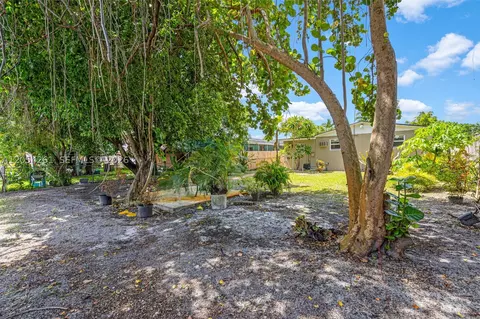Exterior - 766 E 36th St, Hialeah, FL 33013 photo 12 of 13