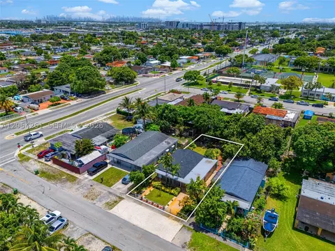 View/Area - 766 E 36th St, Hialeah, FL 33013 photo 3 of 10