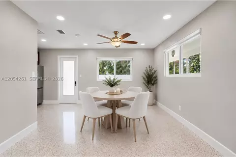 Dining - 766 E 36th St, Hialeah, FL 33013 photo 1 of 2
