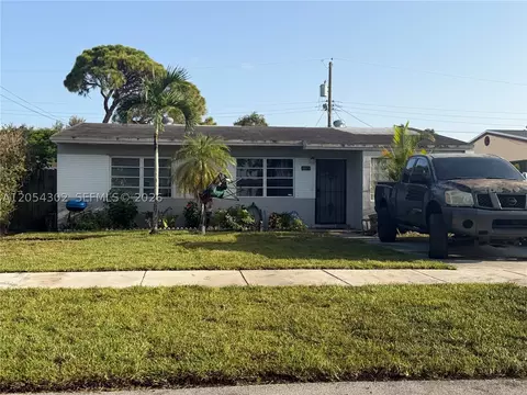 1828 NW 152nd St, Miami Gardens, FL 33054