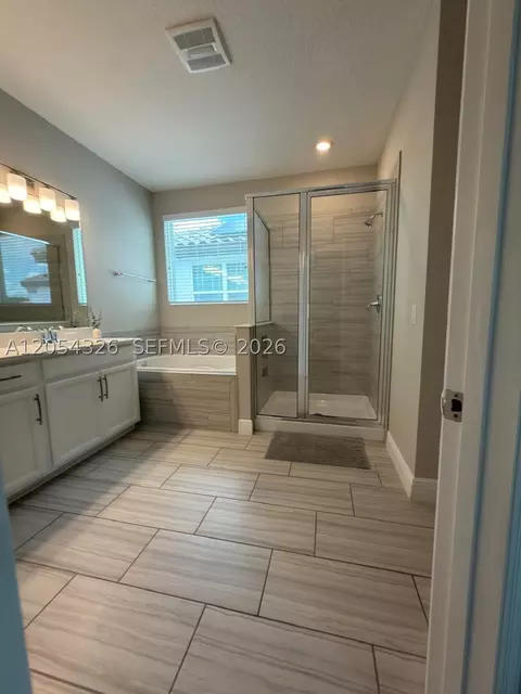 Bath - 8713 Crescendo, Windermere, FL 34786 photo 3 of 4