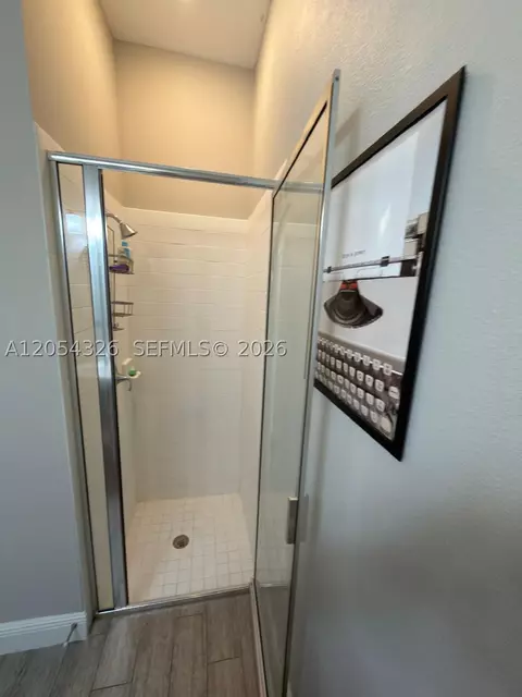 Bath - 8713 Crescendo, Windermere, FL 34786 photo 4 of 4