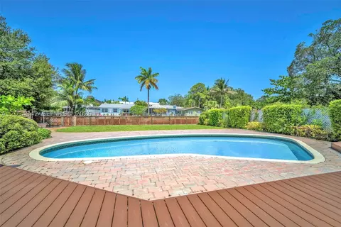 800 SW 8th Ter, Fort Lauderdale, FL 33315