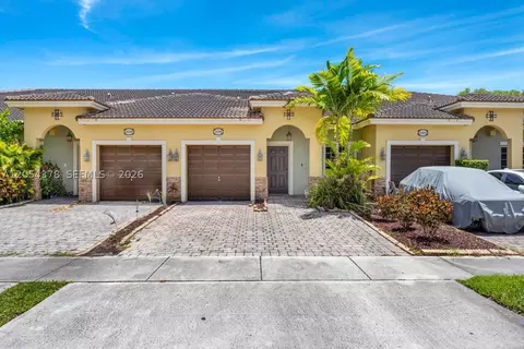 3326 NE 11th Dr, Homestead, FL 33033