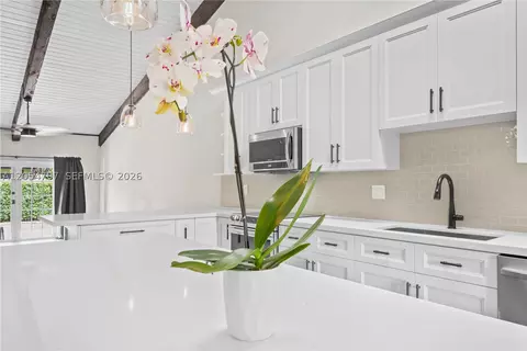 10301 Jasmine Ct, Pembroke Pines, FL 33026