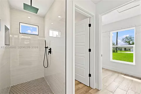 Bath - 181 Pine Crse, Ocala, FL 34472 photo 2 of 3