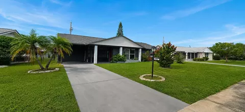 1505 Arrowhead Dr, Sun City Center, FL 33573