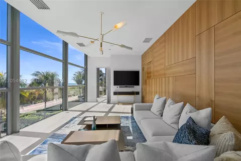 5875 Collins Ave #401, Miami Beach, FL 33140