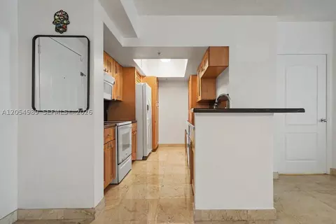 5085 NW 7th St #906, Miami, FL 33126