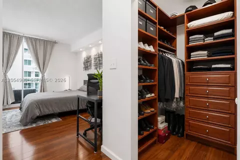 5085 NW 7th St #906, Miami, FL 33126