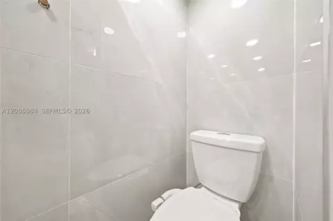 Bath - 5255 W 26th Ct #803, Hialeah, FL 33016 photo 2 of 5