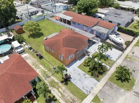 View/Area - 636 E 48th St, Hialeah, FL 33013 photo 2 of 10