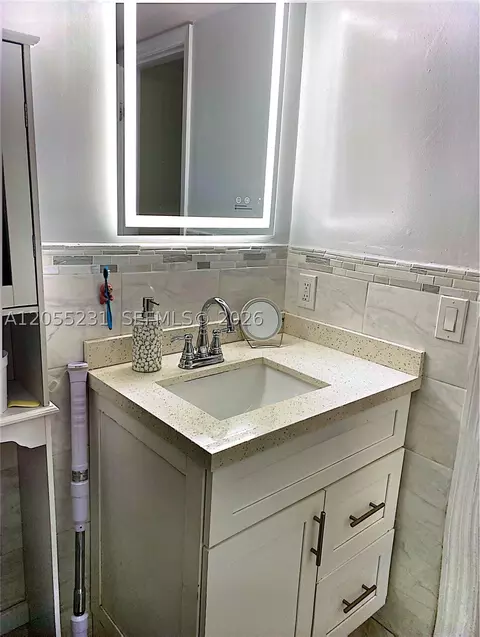 2570 W 67th Pl #12-2, Hialeah, FL 33016 photo 7
