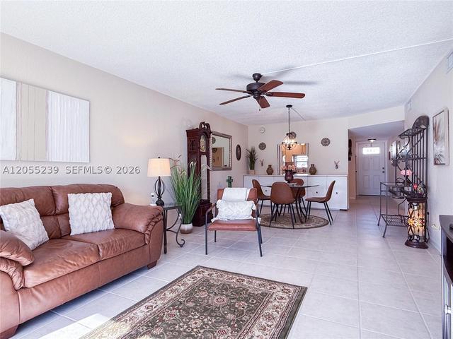 9420 S Hollybrook Lake Dr #108, Pembroke Pines, FL 33025