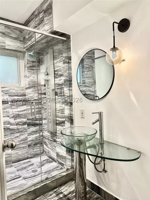 Bath - 910 NE 81st St, Miami, FL 33138 photo 3 of 5
