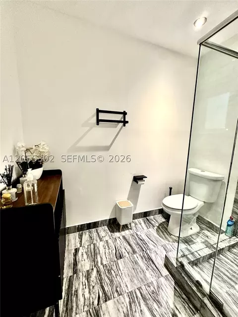 Bath - 910 NE 81st St, Miami, FL 33138 photo 4 of 5
