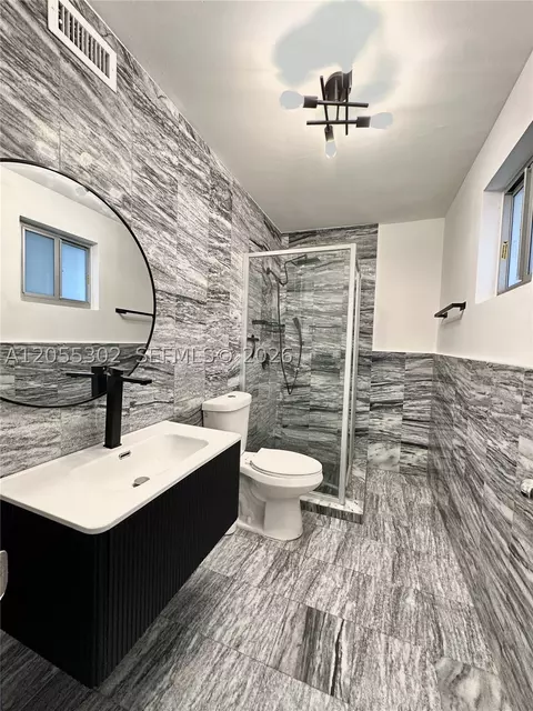 Bath - 910 NE 81st St, Miami, FL 33138 photo 2 of 5