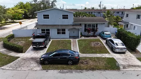 7400 NW 1st Ct, Pembroke Pines, FL 33024
