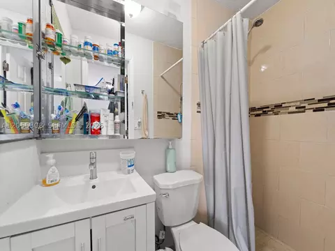 Bath - 355 W 62nd St, Hialeah, FL 33012 photo 3 of 5