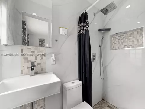 Bath - 355 W 62nd St, Hialeah, FL 33012 photo 2 of 5