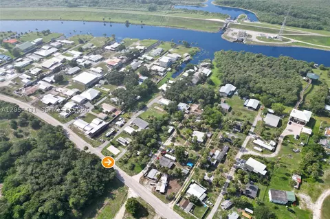 View/Area - 1069 Marina Ln Cramer Ln, Moore Haven, FL 33471 photo 2 of 15