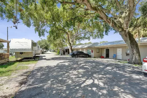 Exterior - 1069 Marina Ln Cramer Ln, Moore Haven, FL 33471 photo 10 of 13