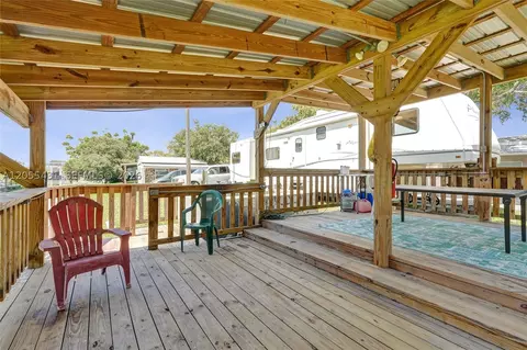 Exterior - 1069 Marina Ln Cramer Ln, Moore Haven, FL 33471 photo 4 of 13