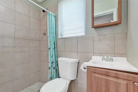 Bath - 1069 Marina Ln Cramer Ln, Moore Haven, FL 33471 photo 1 of 1