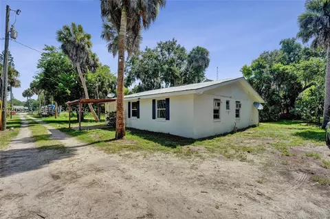Exterior - 1069 Marina Ln Cramer Ln, Moore Haven, FL 33471 photo 6 of 13
