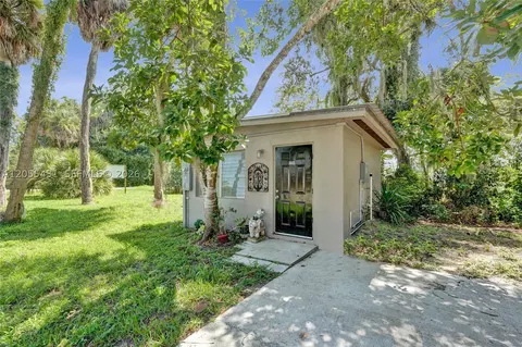 Exterior - 1069 Marina Ln Cramer Ln, Moore Haven, FL 33471 photo 5 of 13