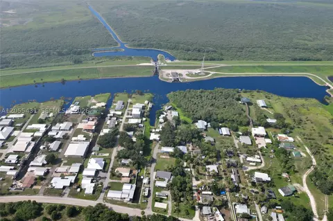 View/Area - 1069 Marina Ln Cramer Ln, Moore Haven, FL 33471 photo 7 of 15
