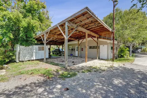 Exterior - 1069 Marina Ln Cramer Ln, Moore Haven, FL 33471 photo 3 of 13