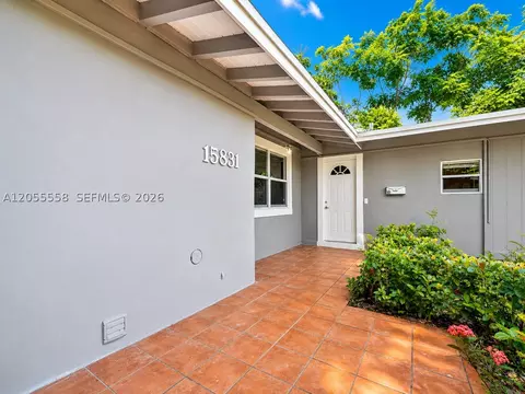 15831 Palmetto Club Dr, Miami, FL 33157