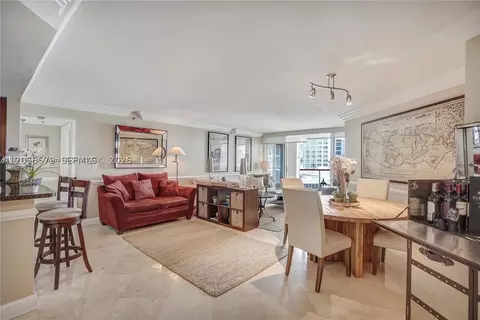 6767 Collins #901, Miami Beach, FL 33141