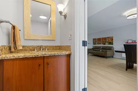 Bath - 7282 Jacaranda Ln, Miami Lakes, FL 33014 photo 3 of 4