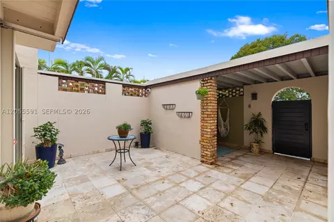 Exterior - 7282 Jacaranda Ln, Miami Lakes, FL 33014 photo 6 of 13