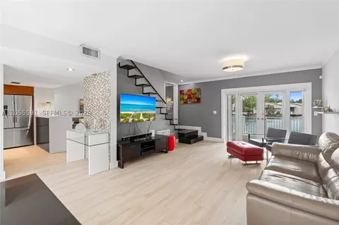 Living - 7282 Jacaranda Ln, Miami Lakes, FL 33014 photo 2 of 5
