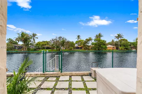 Exterior - 7282 Jacaranda Ln, Miami Lakes, FL 33014 photo 13 of 13