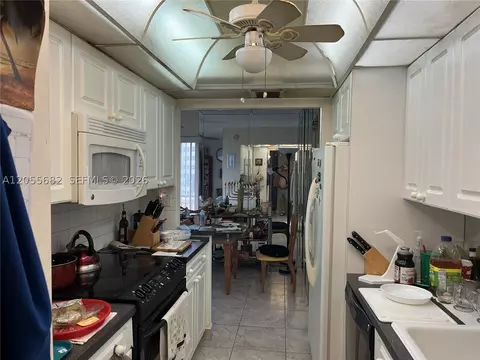120 Golden Isles Dr #44B, Hallandale Beach, FL 33009