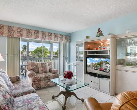 455 Paradise Isle Blvd #207, Hallandale Beach, FL 33009