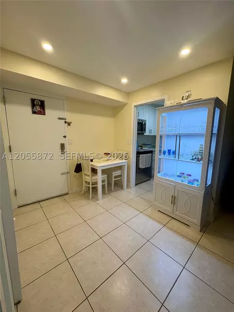 5050 NW 7th St #309, Miami, FL 33126