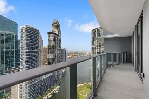 77 SE 5th St #3902, Miami, FL 33131