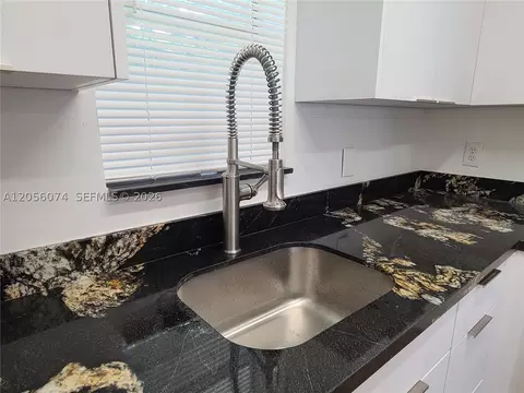 4165 SW 67th Ave #112B, Davie, FL 33314